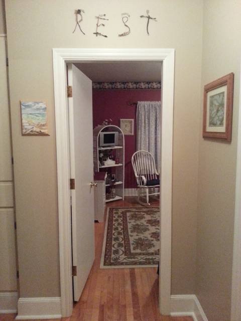 Your private hallway/ vestibule with luggage rack. Profile Photos of Harbour Tide Inn ~ Bed & Breakfast 725 Main Street - Photo 24 of 83