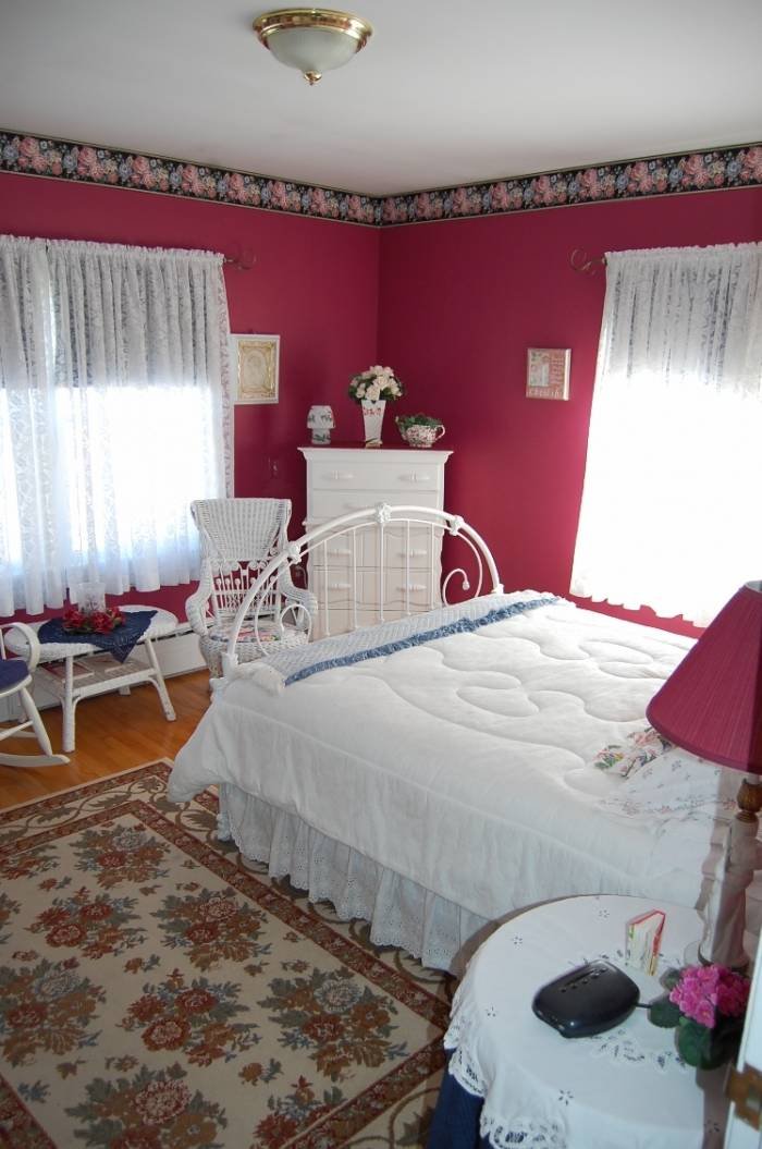 Windows facing lawn and gardens facing North and East Profile Photos of Harbour Tide Inn ~ Bed & Breakfast 725 Main Street - Photo 23 of 83 Windows facing lawn and gardens facing North and East Profile Photos of Harbour Tide Inn ~ Bed & Breakfast 725 Main Street - Photo 23 of 83