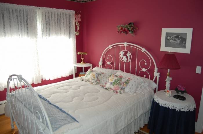 Barbara's Room with 1st floor convenience, private 4 piece bath, full hot breakfast included No Tax. $119. (1 or 2 persons) New for 2017. A 21 Barbara's Room with 1st floor convenience, private 4 piece bath, full hot breakfast included No Tax. $119. (1 or 2 persons) New for 2017. A 21