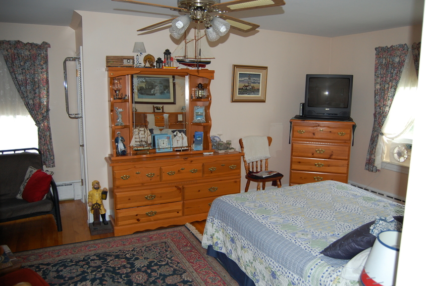  Pricelists of Harbour Tide Inn ~ Bed & Breakfast 725 Main Street - Photo 8 of 15