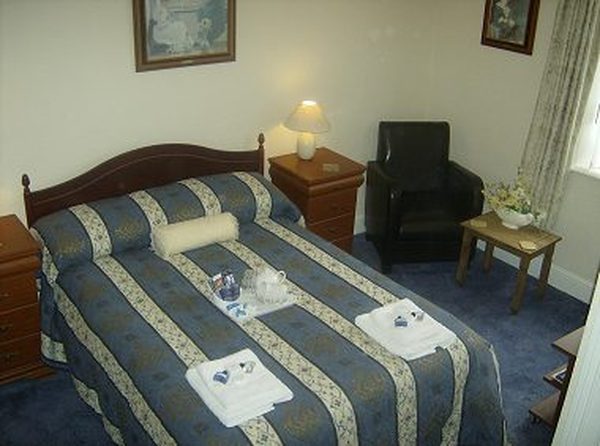  Profile Photos of Bed And Breakfast Whitby - Rosslyn House, UK Rosslyn Guest House 11 Abbey Terrace Whitby North Yorkshire YO21 3HQ - Photo 3 of 4
