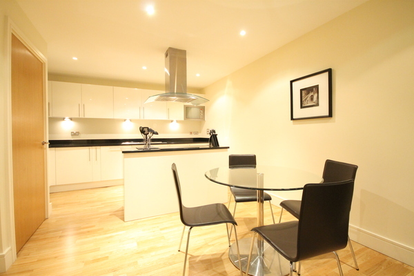  Profile Photos of Smart City Apartments Canary Wharf London Lanterns Court, 20 Lanterns Way - Photo 1 of 2