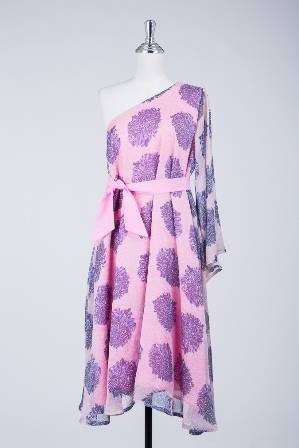 Showing our Chic Mom Collection on standard mannequins. Mothermoods clothing can be worn after you've given birth too! Find it at www.mothermoods.com Mothermoods for Post Pregnancy of Mothermoods Talad Loong Perm (Thai Airways Market), Vibhavadi 22 Road - Photo 17 of 22
