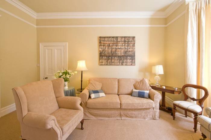  Profile Photos of Oaklodge Bed & Breakfast 4 Pembrooke Park - Photo 9 of 11