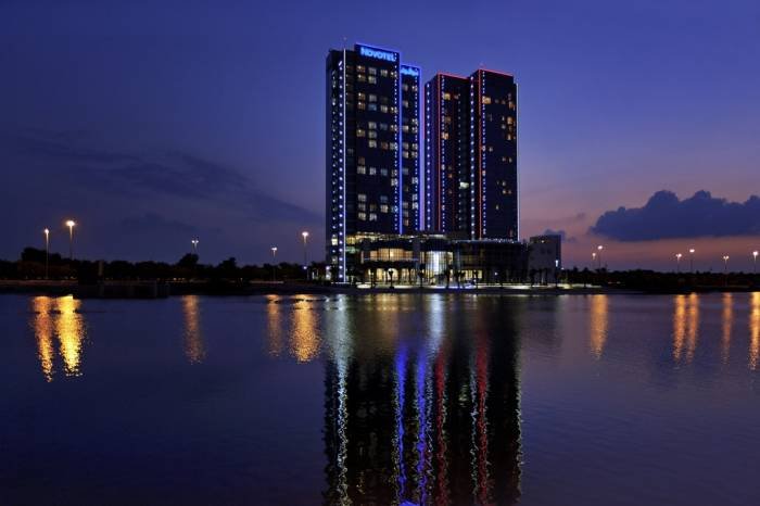Exterior night Profile Photos of Novotel Abu Dhabi Gate Road 34, Gate City Bain Al Jessrain - Photo 9 of 9