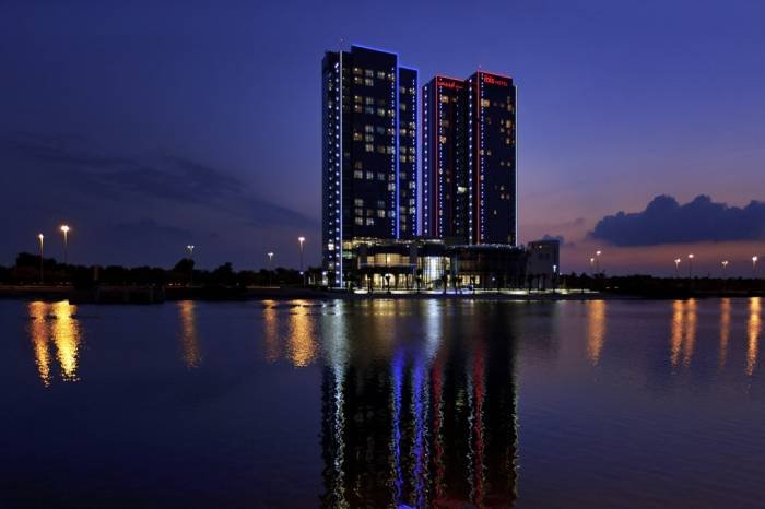 Exterior night Profile Photos of Ibis Abu Dhabi Gate Road 34. Gate City Bain Al Jessrain - Photo 6 of 6