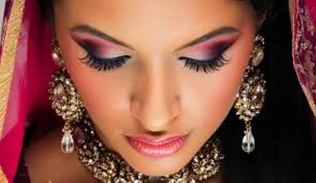  New Album of Get Your Makeup 7652/1 Birla Lines - Photo 4 of 13