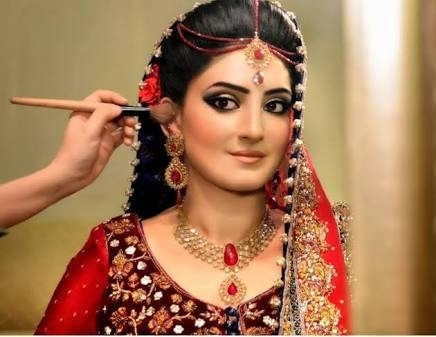  New Album of Get Your Makeup 7652/1 Birla Lines - Photo 8 of 13