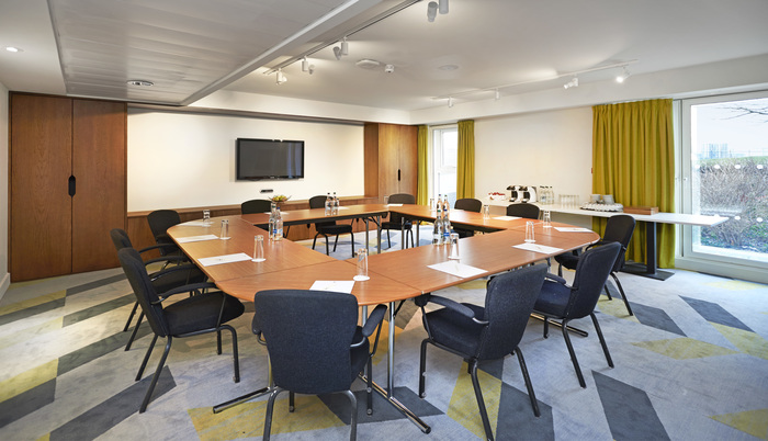  Profile Photos of DoubleTree by Hilton Hotel London ExCeL 2 Festoon Way - Photo 11 of 15
