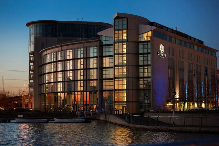 Exterior Profile Photos of DoubleTree by Hilton Hotel London ExCeL 2 Festoon Way - Photo 2 of 15