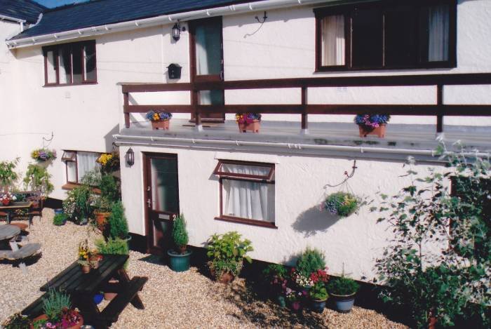  Profile Photos of TY COPR SELF CATERING APARTMENTS Chapel Street - Photo 2 of 4
