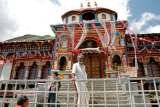  Shree Ganesh Tours & Travels -Ahmedabad 114 Sarvopari Mall , Bhuyangdev 4-Rasta, Sola Road 
