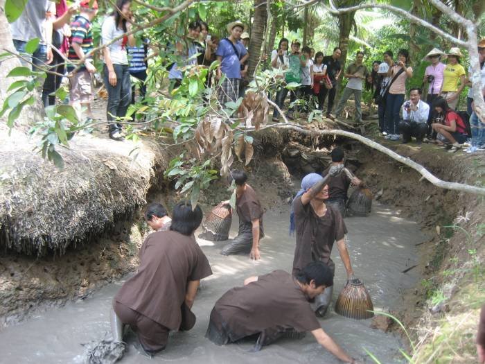 Fishing by hand in 
