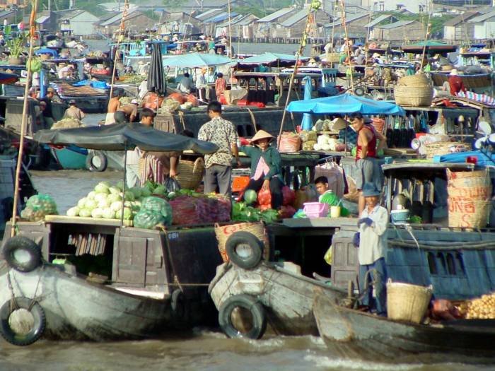 Floating market on Mekong river        MEKONG DELTA & FLOATING MARKETS of PD TOURISM & TRADING CO., LTD. 516 Nguyen Chi Thanh st., - Photo 15 of 30