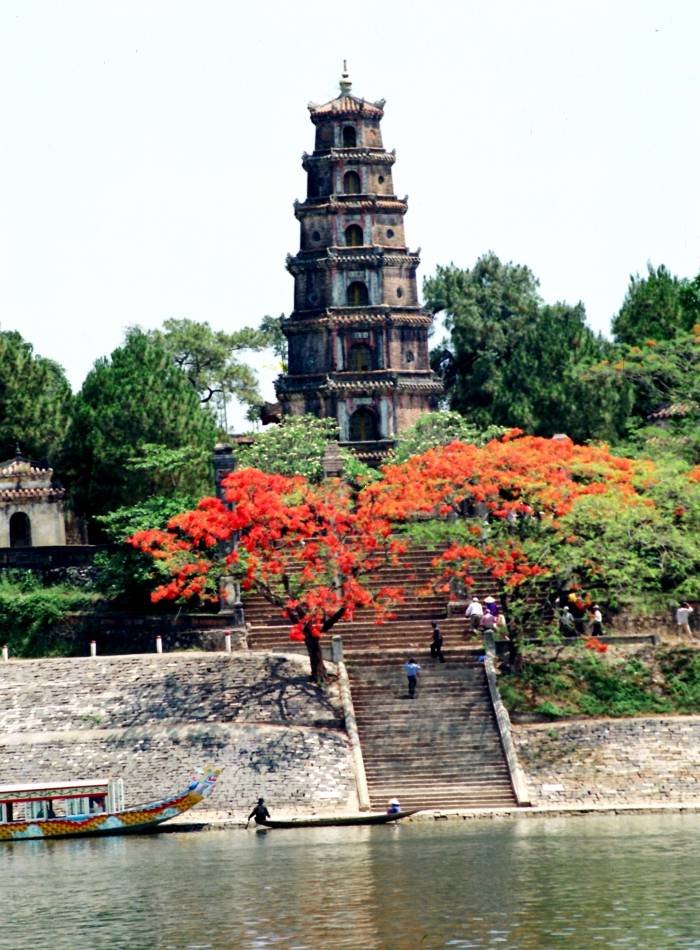 THIEN MU pagoda MIDDLE LAND OF VIETNAM of PD TOURISM & TRADING CO., LTD. 516 Nguyen Chi Thanh st., - Photo 5 of 26