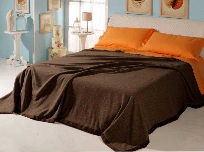 WINTER BLANKET IN PURE CASHMERE BROWN JACK<br />
OUR BEST SELLING BLANKET!!!!<br />
From our cashmere blankets collections we have created this particular blanket Jack with natural colours without synthetic or bleached dyes.<br />
On sale at: www.cashmerewool.us Profile Photos of Cashmerewool Piazza XXV Aprile, 2/F - Photo 13 of 21 WINTER BLANKET IN PURE CASHMERE BROWN JACK<br />
OUR BEST SELLING BLANKET!!!!<br />
From our cashmere blankets collections we have created this particular blanket Jack with natural colours without synthetic or bleached dyes.<br />
On sale at: www.cashmerewool.us Profile Photos of Cashmerewool Piazza XXV Aprile, 2/F - Photo 13 of 21