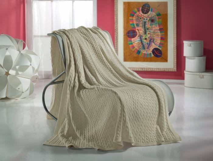 KNITTED THROW PURE CASHMERE STELLA <br />
The throw is realized in knitted 100% Pure Cashmere, with little plait working and edging edge hand working. Made in Italy by local craftsmen. The colours are natural no bleached dyes<br />
On sale at: www.cashmerewool.us cashmere throws and cushions of Cashmerewool Piazza XXV Aprile, 2/F - Photo 1 of 7