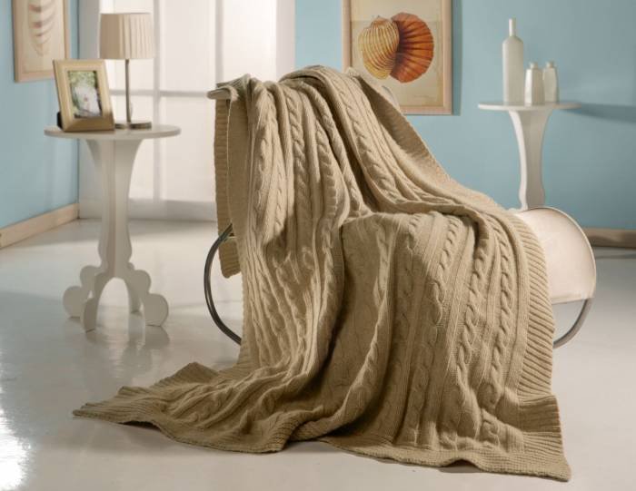 KNITTED PLAID THROW CASHMERE BLEND<br />
The throw is realized in knitted Cashmere 25% and Merino Wool 75%, with plait working and edging edge hand working.The knitted plaid throw is a luxury unisex gift for anniversary, Christmas, birthday<br />
www.cashmerewool cashmere throws and cushions of Cashmerewool Piazza XXV Aprile, 2/F - Photo 2 of 7 KNITTED PLAID THROW CASHMERE BLEND<br />
The throw is realized in knitted Cashmere 25% and Merino Wool 75%, with plait working and edging edge hand working.The knitted plaid throw is a luxury unisex gift for anniversary, Christmas, birthday<br />
www.cashmerewool cashmere throws and cushions of Cashmerewool Piazza XXV Aprile, 2/F - Photo 2 of 7