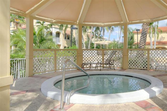  Profile Photos of Gatehouse On the Green Apartments 150 SW 91st Avenue - Photo 5 of 5