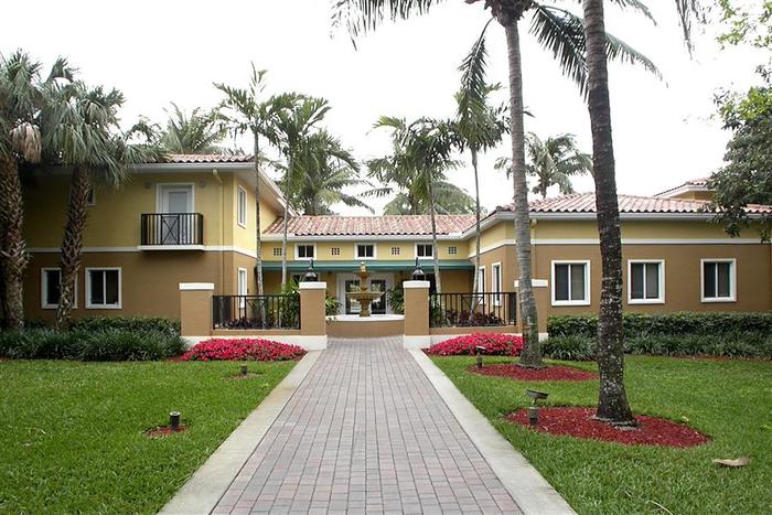  Profile Photos of Coconut Palm Club Apartments 5400 Northwest 55th Boulevard - Photo 3 of 6