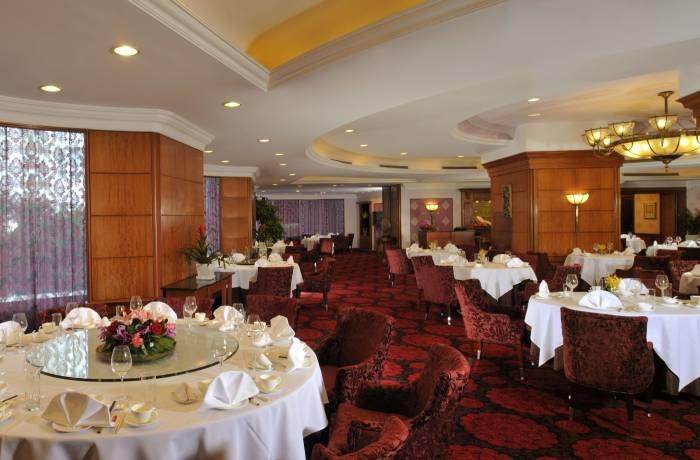 Fortune Court - offers one main dining hall and twelve graceful private dining rooms. The restaurant was decorated in a traditional Chinese way, which looks elegant, noble and joyful, and gives an ideal environment for both business and family dining.<br />
<br />
Dining of Crowne Plaza Hotel & Suites Landmark Shenzhen Number 3018, Nanhu Road - Photo 2 of 5 Fortune Court - offers one main dining hall and twelve graceful private dining rooms. The restaurant was decorated in a traditional Chinese way, which looks elegant, noble and joyful, and gives an ideal environment for both business and family dining.<br />
<br />
Dining of Crowne Plaza Hotel & Suites Landmark Shenzhen Number 3018, Nanhu Road - Photo 2 of 5