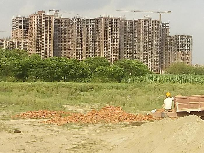  New Album of Commercial Property in Noida Extension - Airwil Intellicity B 21-22, Sector 16, Noida - Photo 3 of 6
