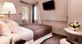  Hotel Longchamp ElysÃ©es 68, rue de Longchamp 