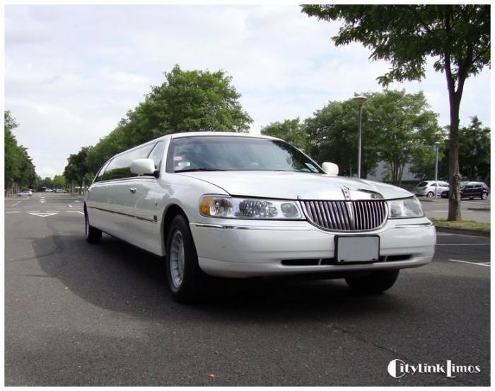  City Link Limos Ltd of City Link Limos Ltd 49 Slades Hill - Photo 5 of 17