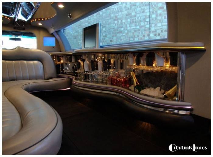  City Link Limos Ltd of City Link Limos Ltd 49 Slades Hill - Photo 4 of 17