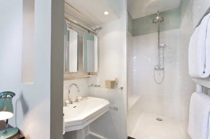  Profile Photos of Hotel 1er Etage 38, rue Sainte Croix de la Bretonnerie - Photo 4 of 14