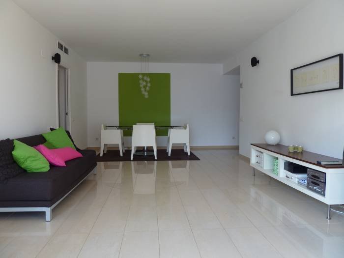 living room flat for sale: <br />
<br />
http://www.ficasso.com/FlatDetails.aspx?wce=002589930 flats for sale photos of Ficasso Real Estate S.C.P Pelai, 11, 4e - Photo 1 of 11