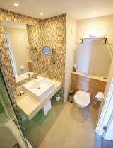 Holiday Inn Southend - Bathroom Holiday Inn Southend 77 Eastwoodbury Crescent 