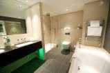 Holiday Inn Southend - King Superior Bathroom Holiday Inn Southend 77 Eastwoodbury Crescent 