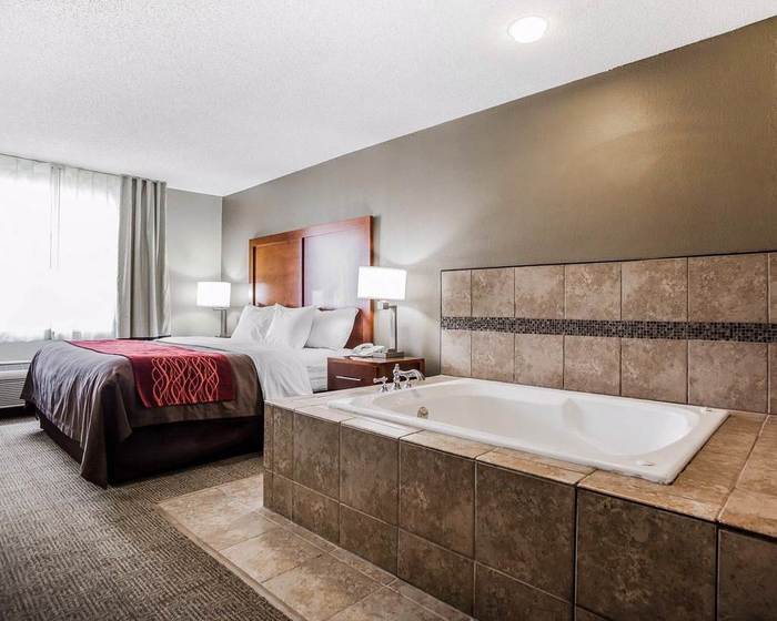  Profile Photos of Comfort Inn Moberly 1801 West Outer Road - Photo 3 of 5