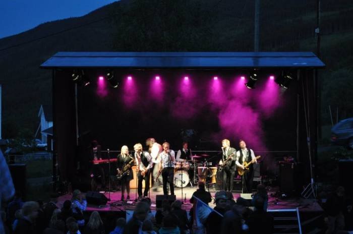 Location:<br />
Live Concert, Norway<br />
<br />
Products Use:<br />
CP-50 Showcase of COLORBEAM CO., LTD. Room 314, 3F, No. 87 Minguang E. Road - Photo 45 of 103