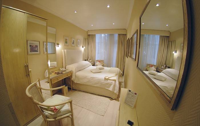 Double Room Hotel London Profile Photos of Amsterdam Hotel London 7 Trebovir Rd - Photo 8 of 17