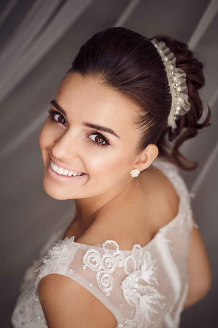 Beauty portrait of young bride. Perfect makeup and hairstyle. Beautiliscious Services of Beautiliscious King & Chinguacousy - Photo 2 of 8 Beauty portrait of young bride. Perfect makeup and hairstyle. Beautiliscious Services of Beautiliscious King & Chinguacousy - Photo 2 of 8