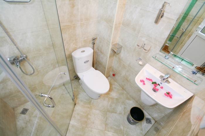 Superior double room's bathroom Profile Photos of Especen hotel 28 Tho Xuong street, Hoan Kiem district - Photo 9 of 23