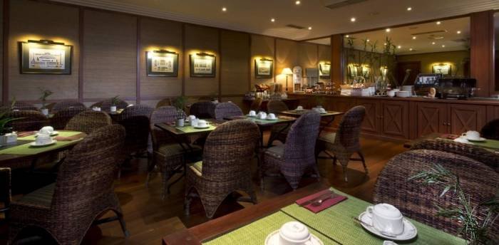  Profile Photos of Hotel Le Pierre Arc de Triomphe 25, rue ThÃ©odore de Banville - Photo 3 of 10
