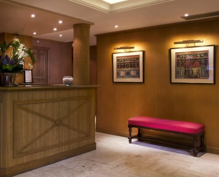  Profile Photos of Hotel Le Pierre Arc de Triomphe 25, rue ThÃ©odore de Banville - Photo 5 of 10