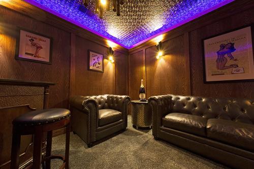  Profile Photos of The Gold Room Chicago Gentlemen's Club 3815 West Lake Street - Photo 3 of 4