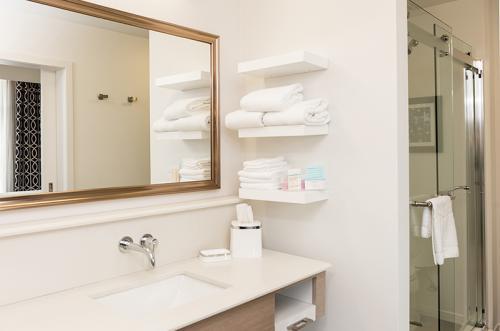  Profile Photos of Hampton Inn & Suites La Crosse Downtown 511 3rd Street North - Photo 3 of 4