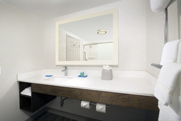  Profile Photos of Holiday Inn Express & Suites Baltimore - BWI Airport North 1510 Aero Drive - Photo 18 of 22