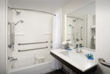  Holiday Inn Express & Suites Baltimore - BWI Airport North 1510 Aero Drive 