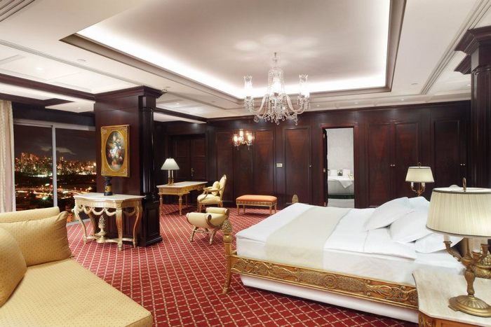  Guest Rooms of Hilton Beirut Metropolitan Palace Dimitri El Hayek - Photo 6 of 12