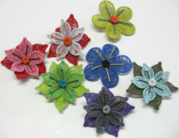Telephone Wire brooches  Telephone Wire Jewellery of The African Art Centre 94 Florida Road - Photo 2 of 5