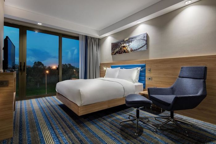  Guest Rooms of Hampton by Hilton Izmir Aliaga YalÄ± Mahallesi, 130 Sok. No:11 - Photo 2 of 5