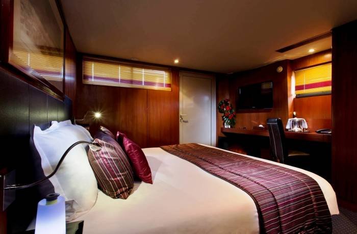  Profile Photos of VIP Paris Yacht Hotel 9 Port de la RapÃ©e - Photo 10 of 17