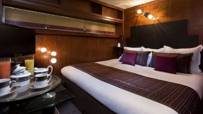  Profile Photos of VIP Paris Yacht Hotel 9 Port de la RapÃ©e - Photo 2 of 17