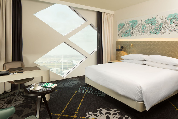 Executive Guest Room Hilton Amsterdam Airport Schiphol of Hilton Amsterdam Airport Schiphol Schiphol Boulevard 701 - Photo 4 of 12